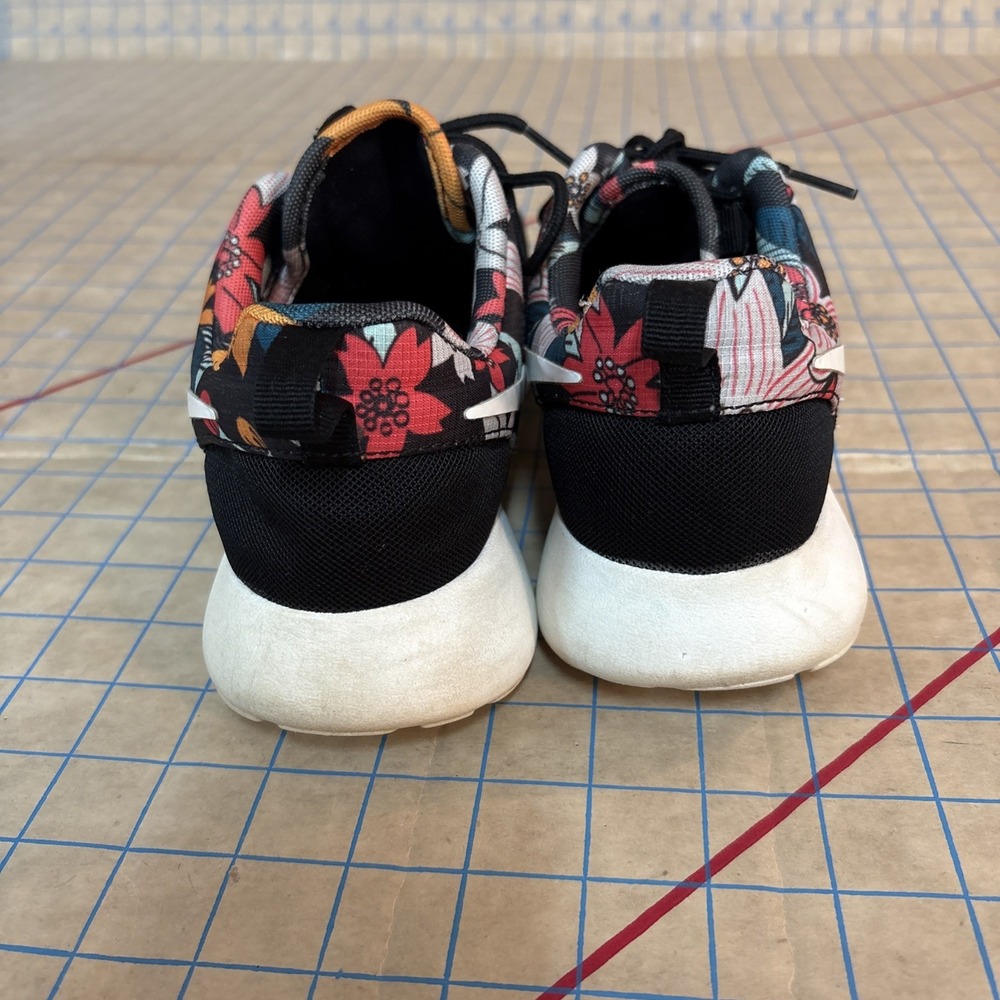 Nike Roshe Run Black Sail Floral Aloha Hawaiian Shoes Womens Size 7.5 599432-090 - Picture 5 of 8